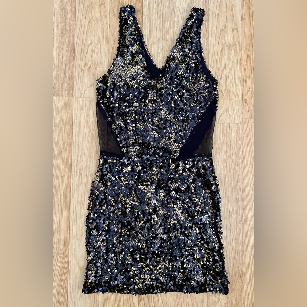 Chic black and gold sequin cocktail dress for women size MEDIUM